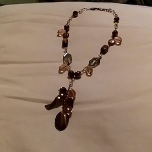 Ladies 18 inch necklace.